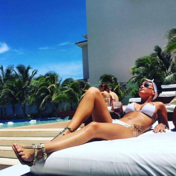 Check Out These Beautiful Legs