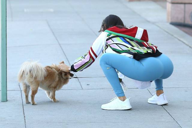 Beautiful And Sexy Girls Spotted In The Street