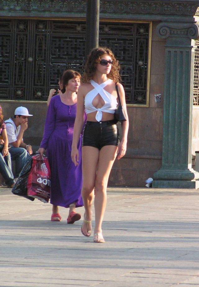 Beautiful And Sexy Girls Spotted In The Street