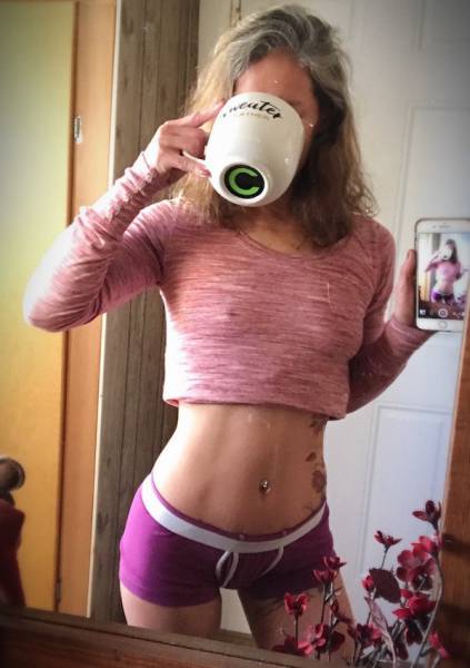 Braless Girls Let Their Boobs Hang Free