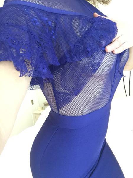 Braless Girls Let Their Boobs Hang Free