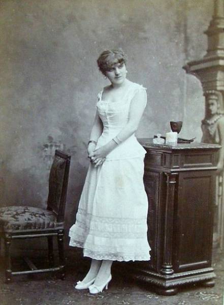How French Prostitutes Looked Like In The 19th Century