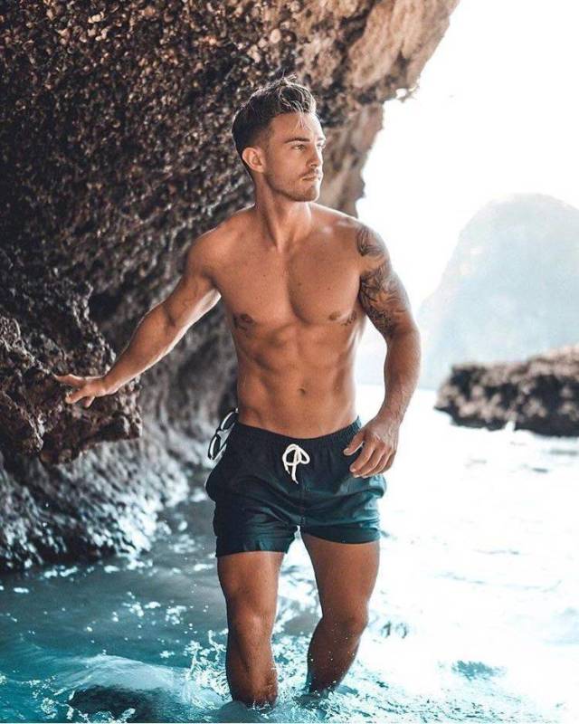 Who Said Only Girls Can Be Sexy?!