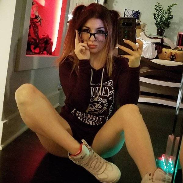 Pro Gamers Who Are Actually Flaming Hot Girls