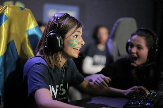 Pro Gamers Who Are Actually Flaming Hot Girls
