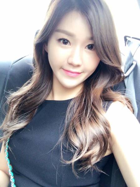 Pro Gamers Who Are Actually Flaming Hot Girls