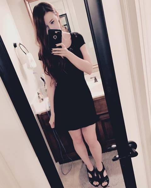 Pro Gamers Who Are Actually Flaming Hot Girls