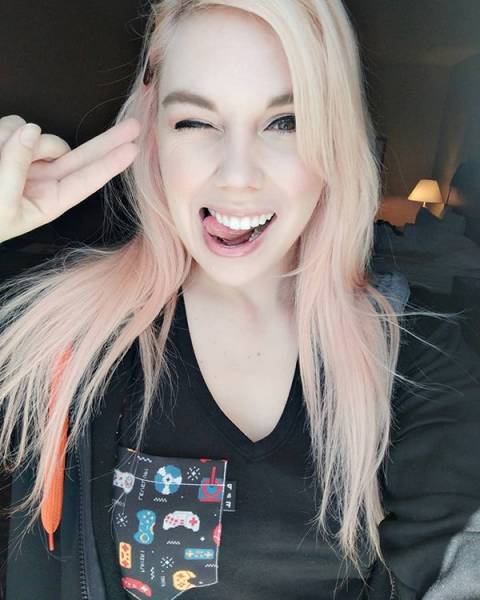 Pro Gamers Who Are Actually Flaming Hot Girls