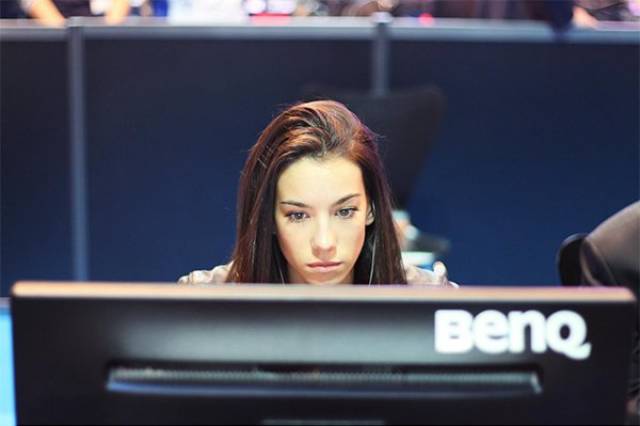 Pro Gamers Who Are Actually Flaming Hot Girls