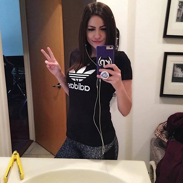 Pro Gamers Who Are Actually Flaming Hot Girls