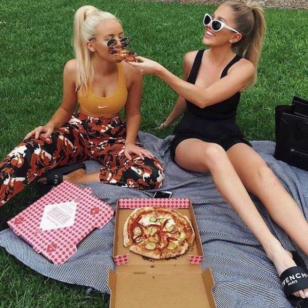 Hot Girls With Hot Pizzas
