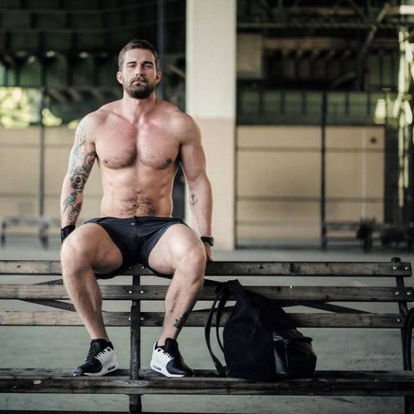 Sexy Men With Absolutely Mesmerizing Looks