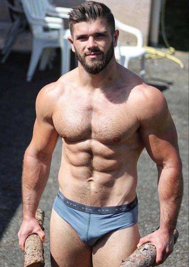 Sexy Men With Absolutely Mesmerizing Looks