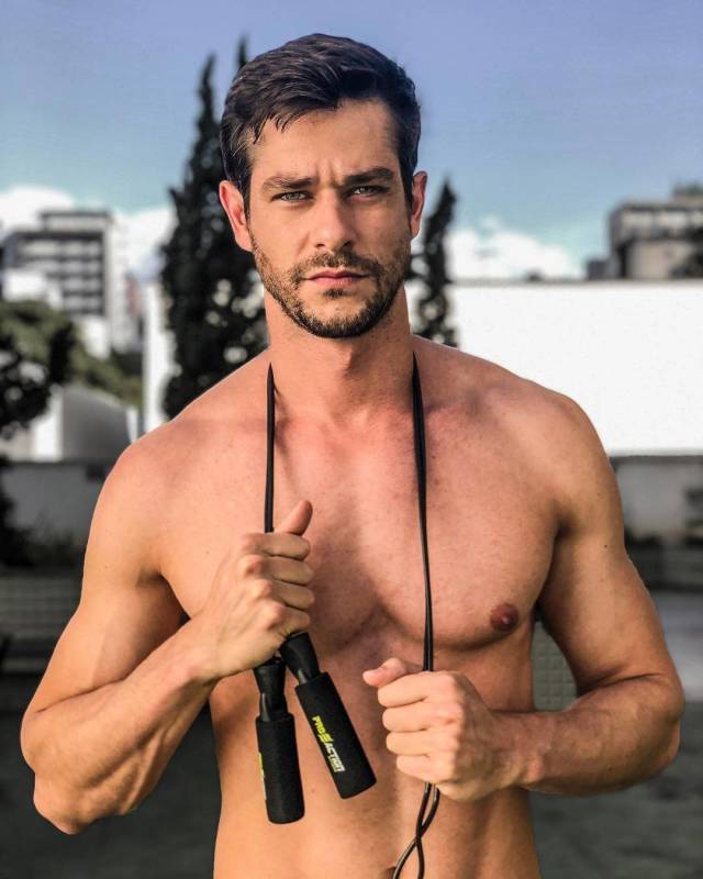 Sexy Men With Absolutely Mesmerizing Looks