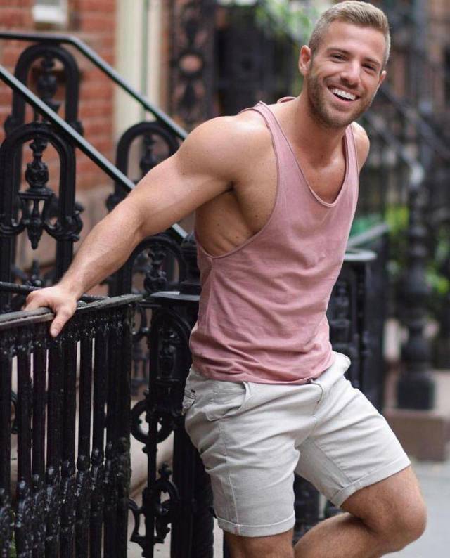 Sexy Men With Absolutely Mesmerizing Looks