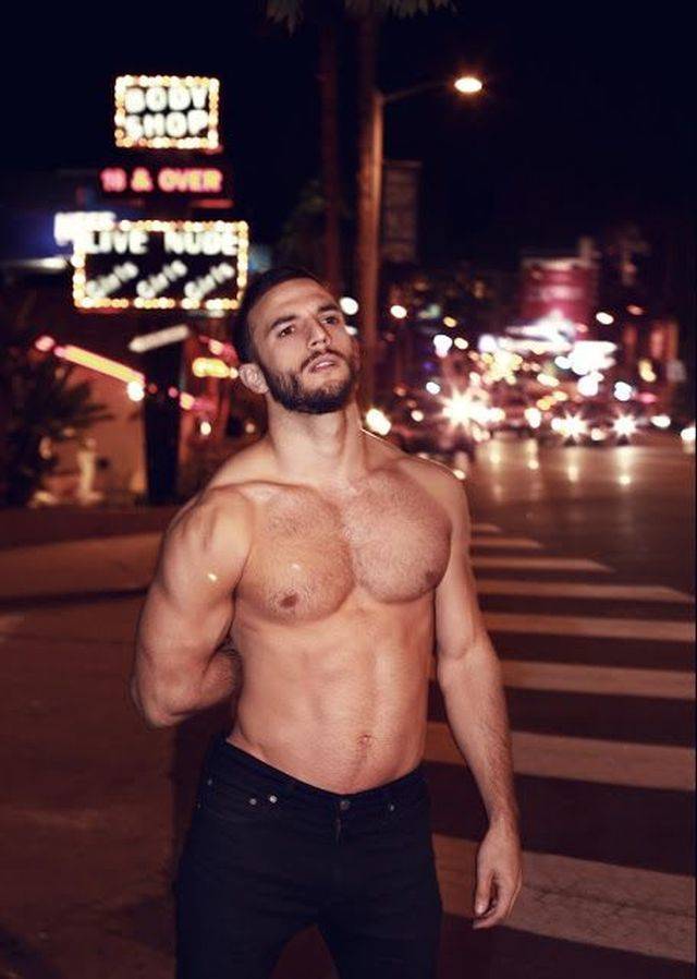 Sexy Men With Absolutely Mesmerizing Looks