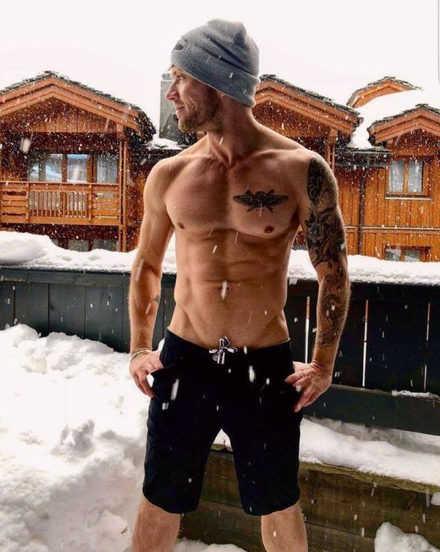 Sexy Men With Absolutely Mesmerizing Looks