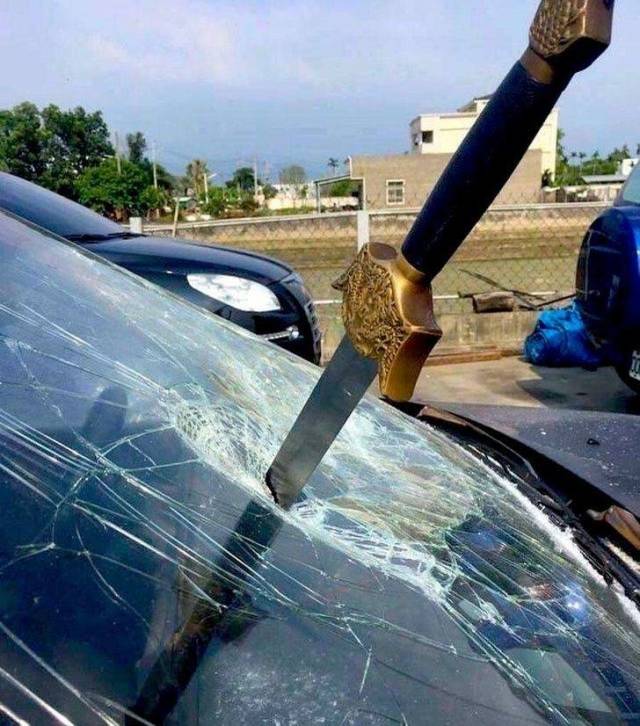 Hard-to-explain WTF Photos