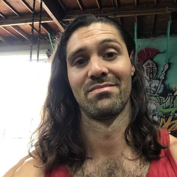 Guy Warns Men Not To Date Women With Dyed Hair, Gets All Kinds Of Responses From The Internet