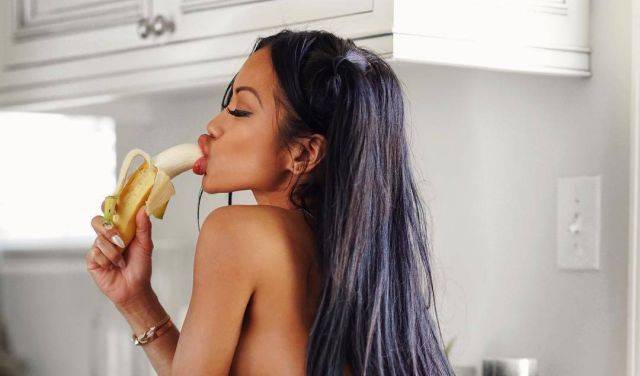 This Elite Escort Worker Offers Her Services For 5 Thousand Euro Per Day