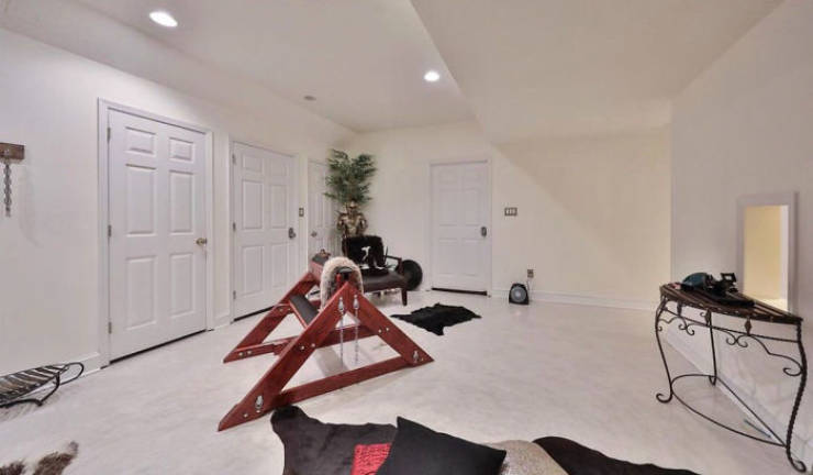 This House Has Some Kinky Secrets