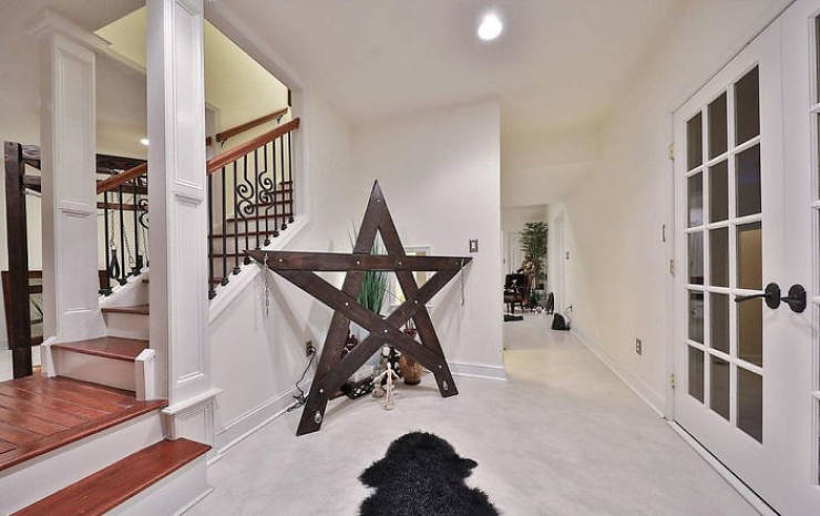 This House Has Some Kinky Secrets