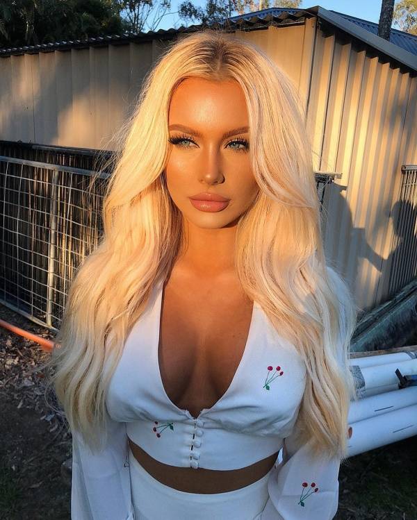 Emo Turns Into A Blonde Barbie