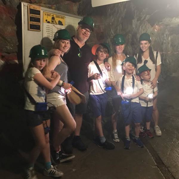 Celebs Who Have Way Too Many Kids