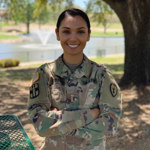 These Female Soldiers Look Great. Always