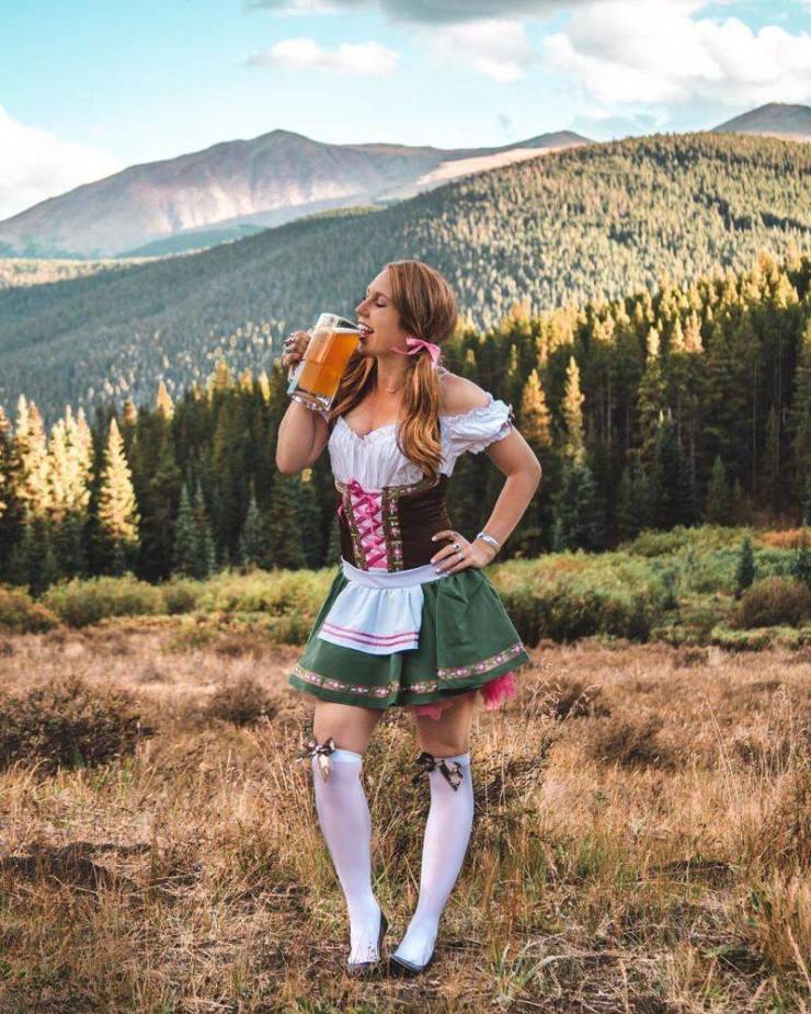 Busty Girls And Seas Of Beer – Oktoberfest 2019