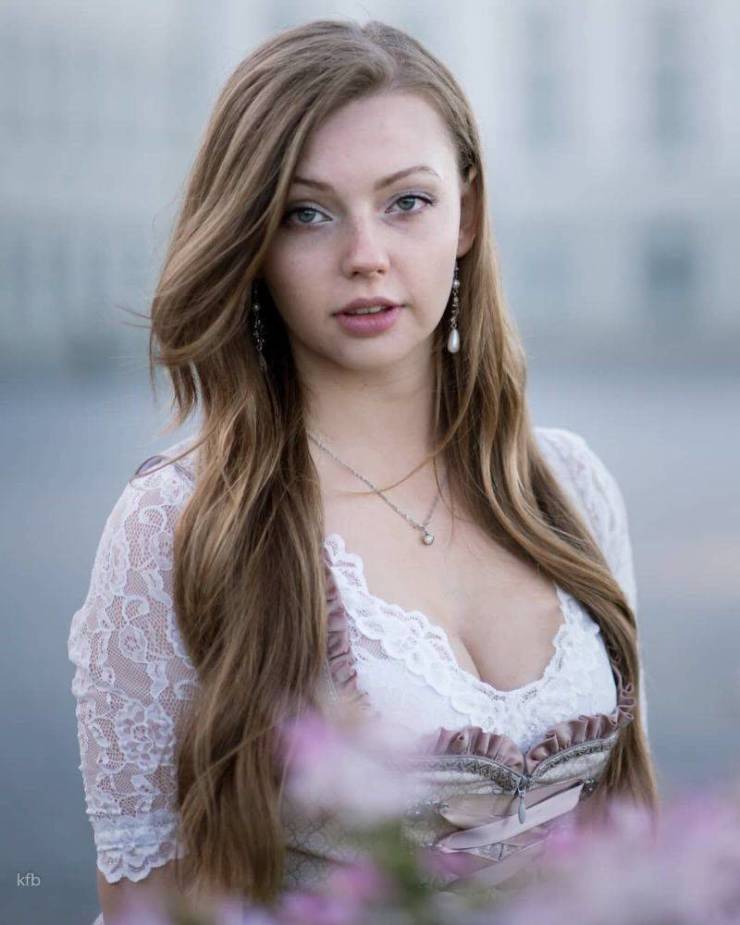 Busty Girls And Seas Of Beer – Oktoberfest 2019