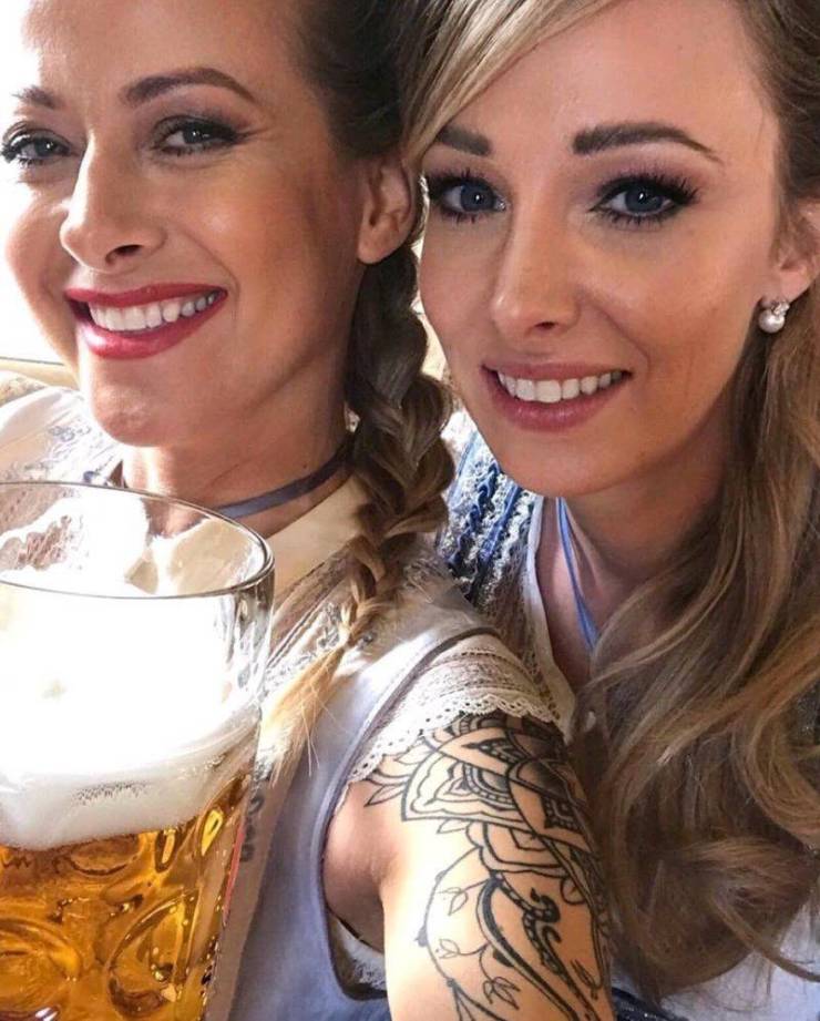 Busty Girls And Seas Of Beer – Oktoberfest 2019