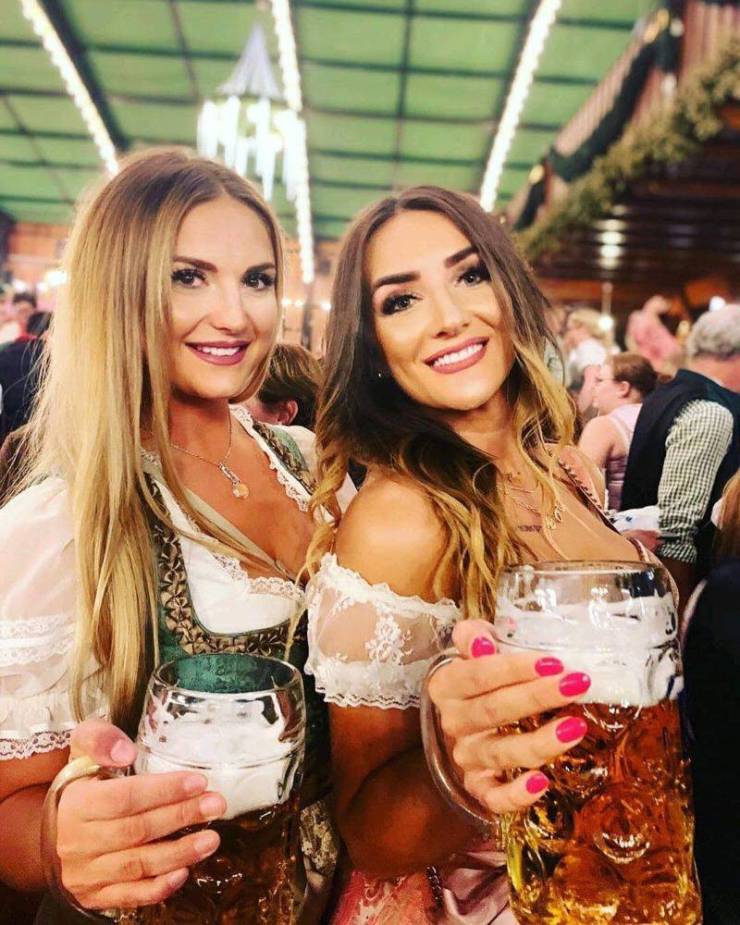 Busty Girls And Seas Of Beer – Oktoberfest 2019
