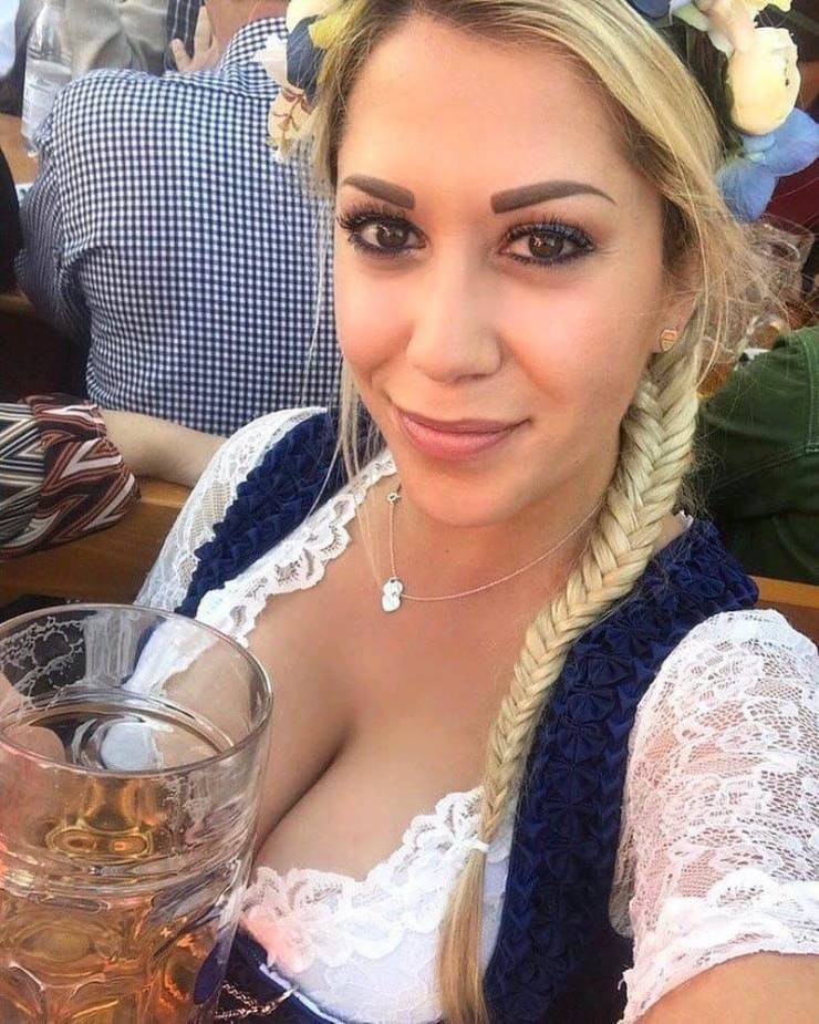 Busty Girls And Seas Of Beer – Oktoberfest 2019