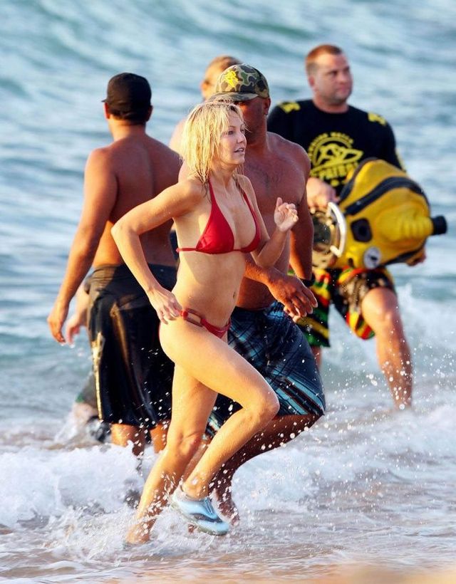 Wow! Celebs in bikini! (69 pics)