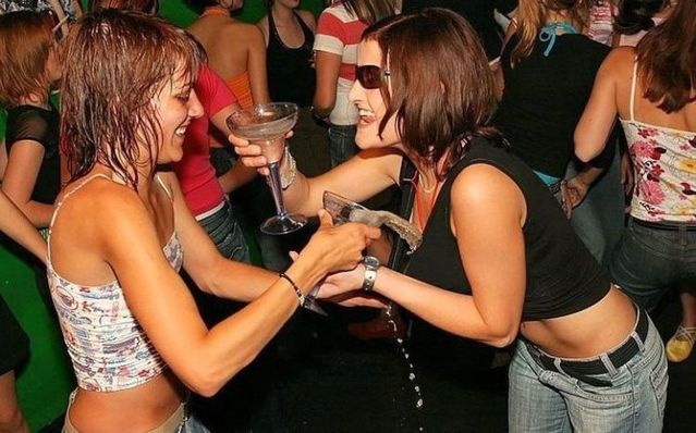 Girls are having fun (50 pics)
