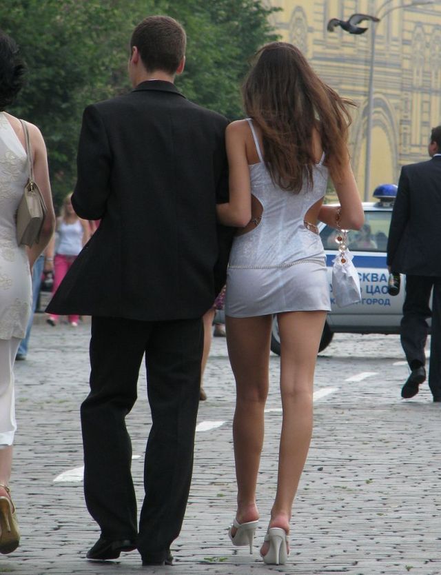 Friday entry with pretty girls (53 pics)