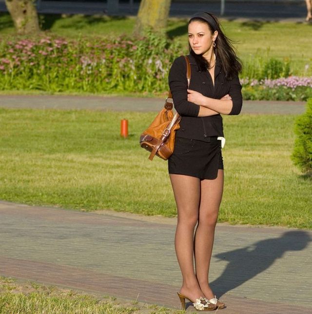Friday entry with pretty girls (53 pics)