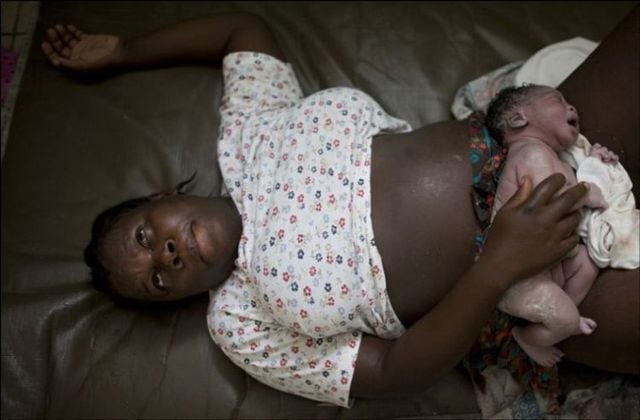 Giving birth in Haiti (15 pics)