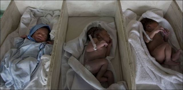 Giving birth in Haiti (15 pics)