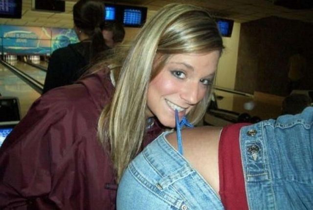 Fun with thongs (28 pics)