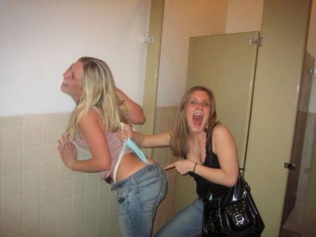 Fun with thongs (28 pics)