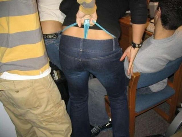 Fun with thongs (28 pics)