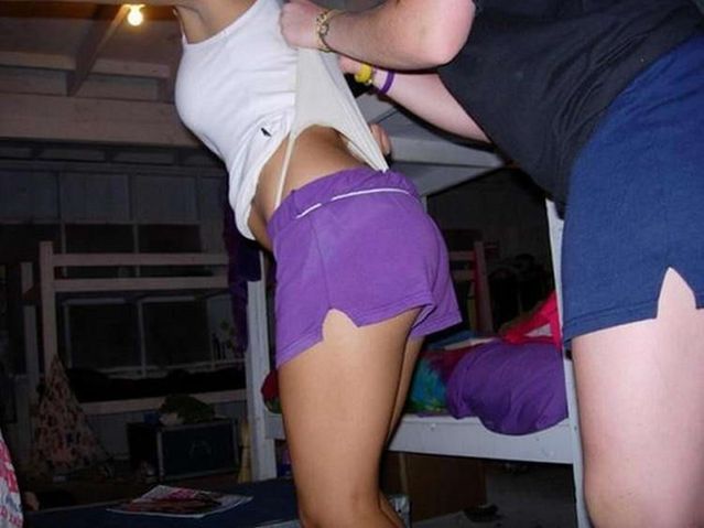 Fun with thongs (28 pics)