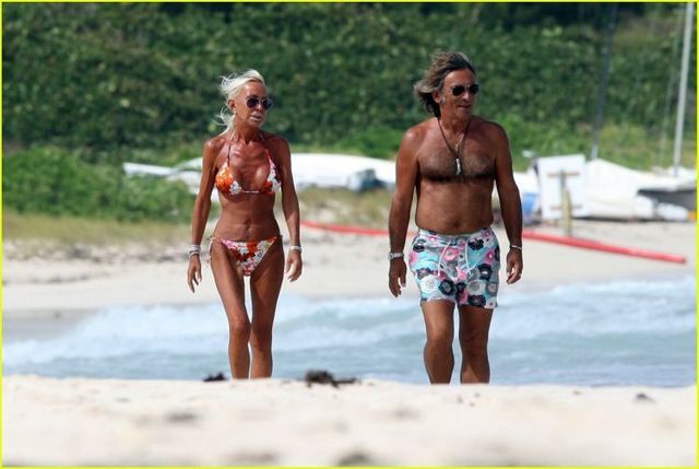 Donatella Versace on the French Riviera (5 pics)