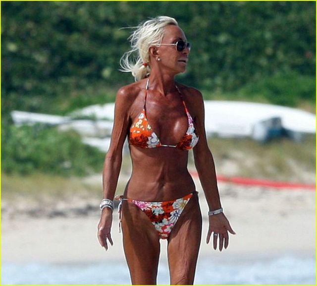 Donatella Versace on the French Riviera (5 pics)