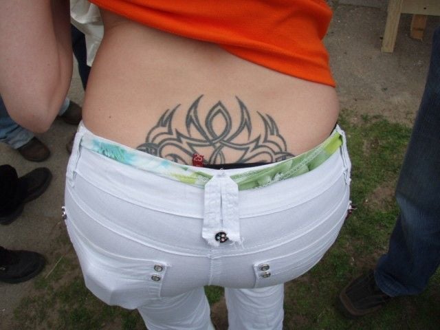 Panties outside. High fashion? (12 pics)