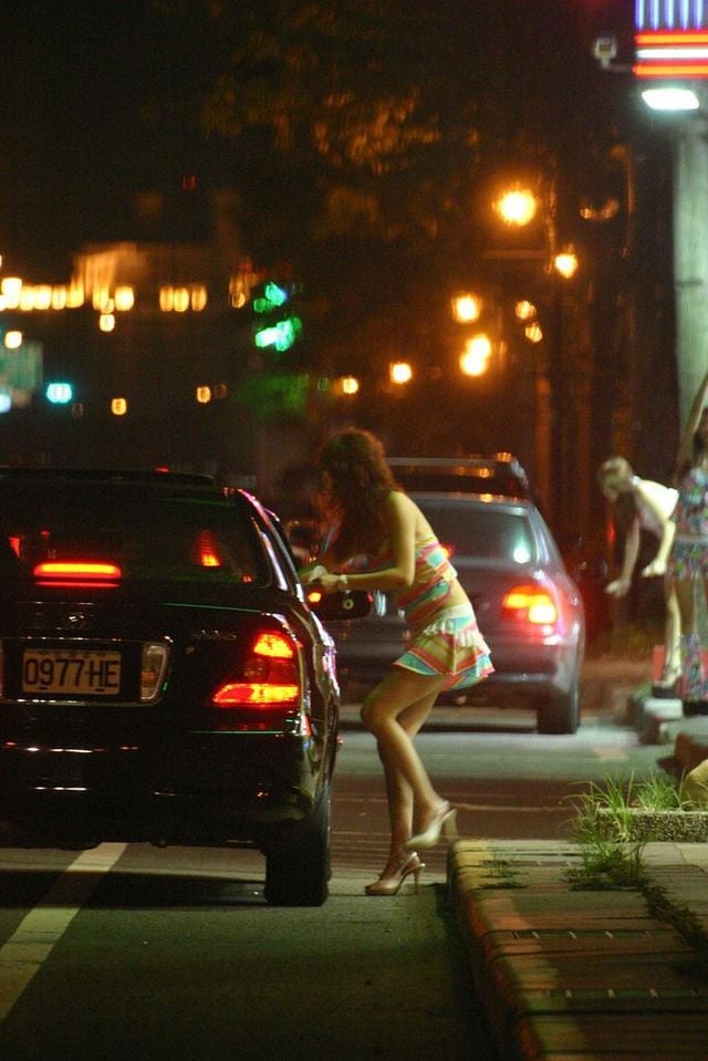 Incredible Taiwanese culture - Betel nut girls (53 pics)