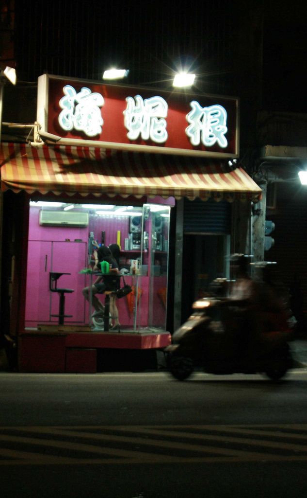 Incredible Taiwanese culture - Betel nut girls (53 pics)