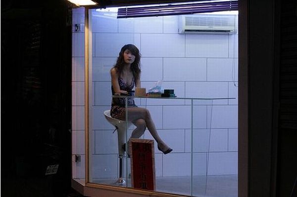 Incredible Taiwanese culture - Betel nut girls (53 pics)